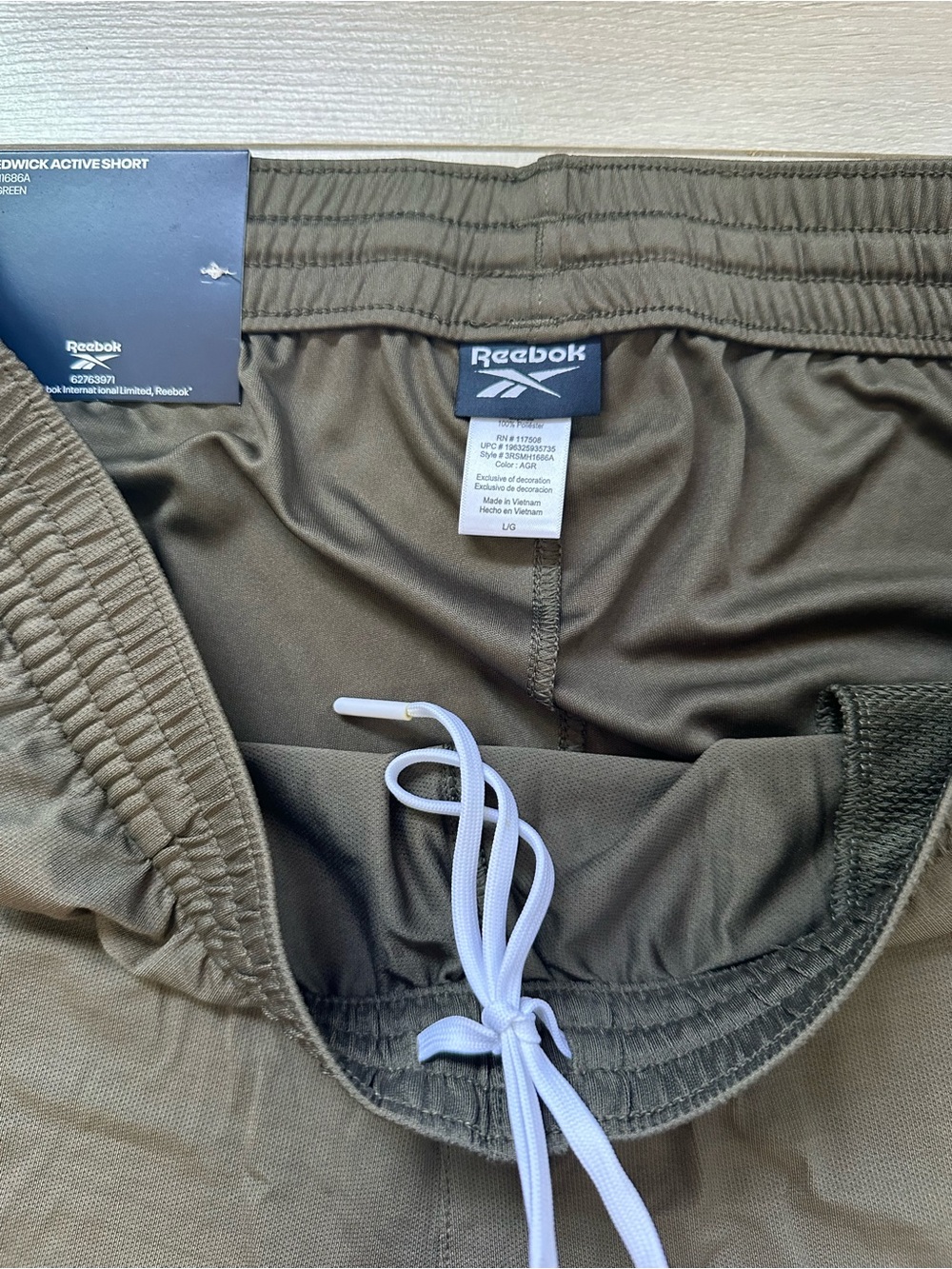 Reebok Men's Olive Green Performance Training Shorts 8.5” inseam - Picture 3 of 4